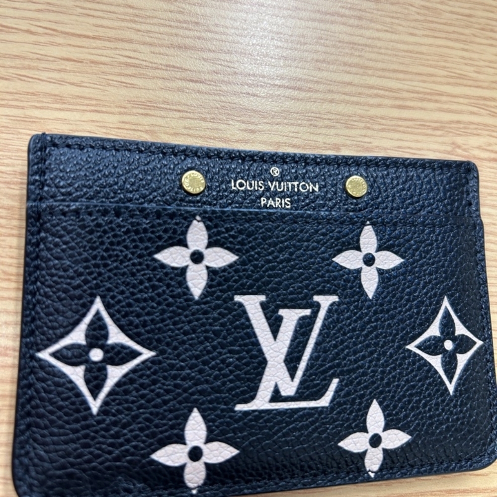 Louis Vuitton Card Holder - Picture 4 of 10